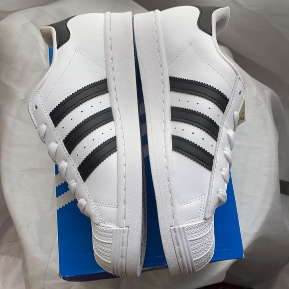 Adidas Superstar J - Picture 2 of 8